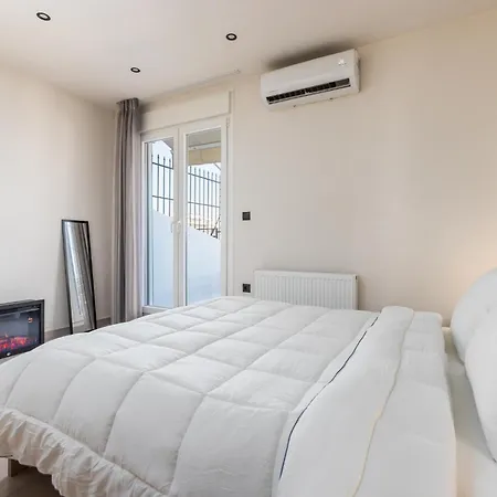 Aether By Halu! 2-bd سالونيك