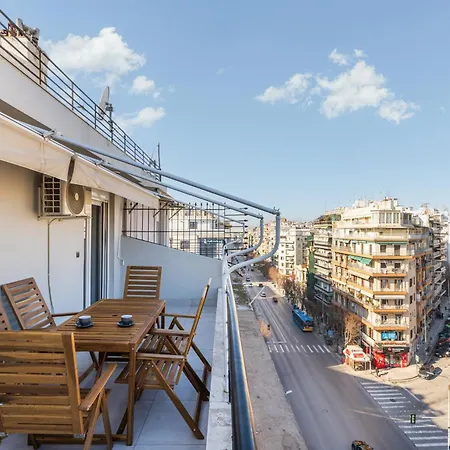 Aether By Halu! 2-bd شقة سالونيك